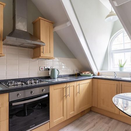 Stowaways Loft Apartment Уитби Екстериор снимка
