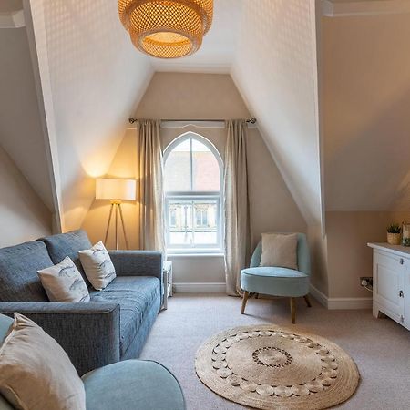 Stowaways Loft Apartment Уитби Екстериор снимка