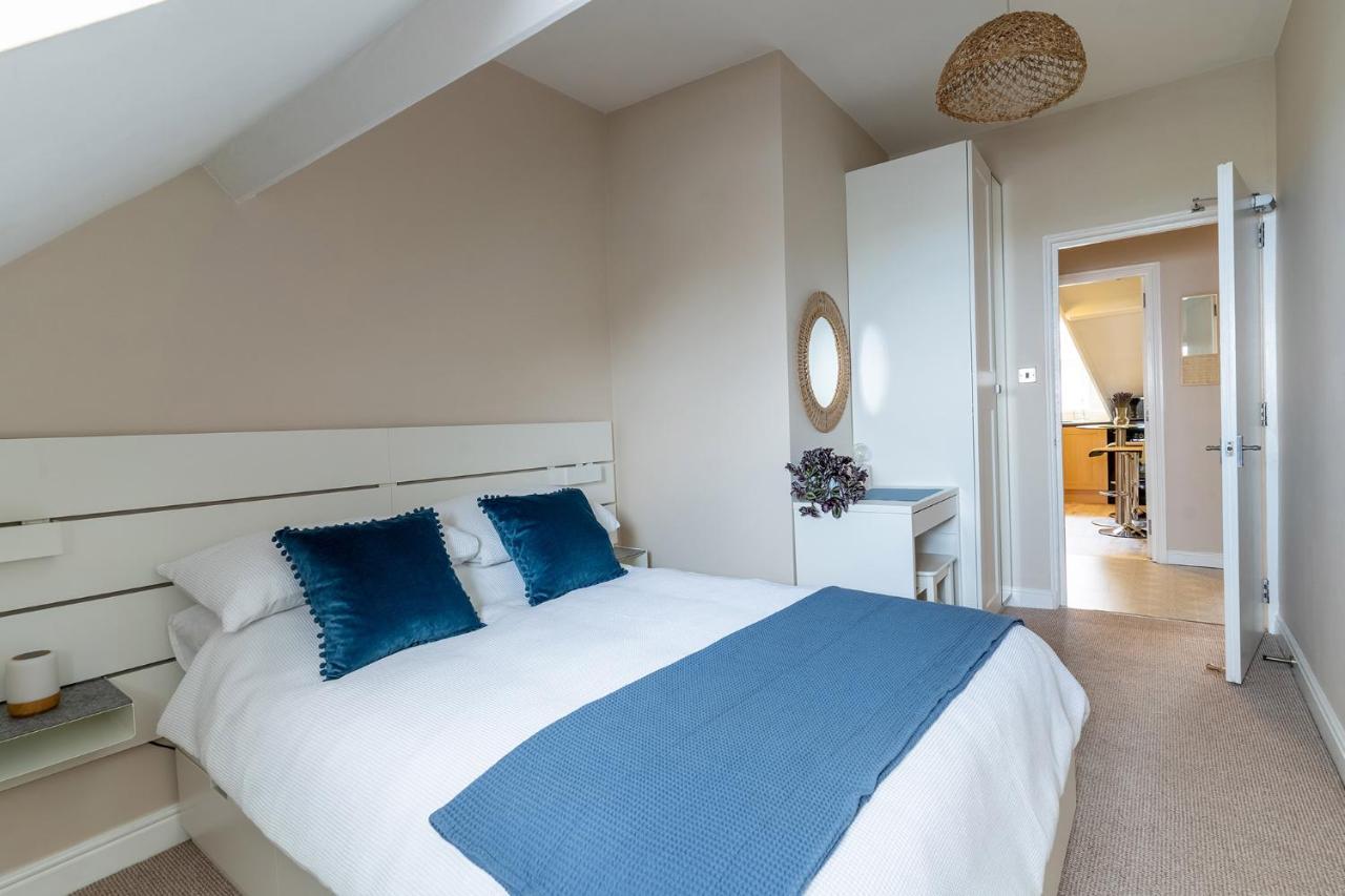 Stowaways Loft Apartment Уитби Екстериор снимка