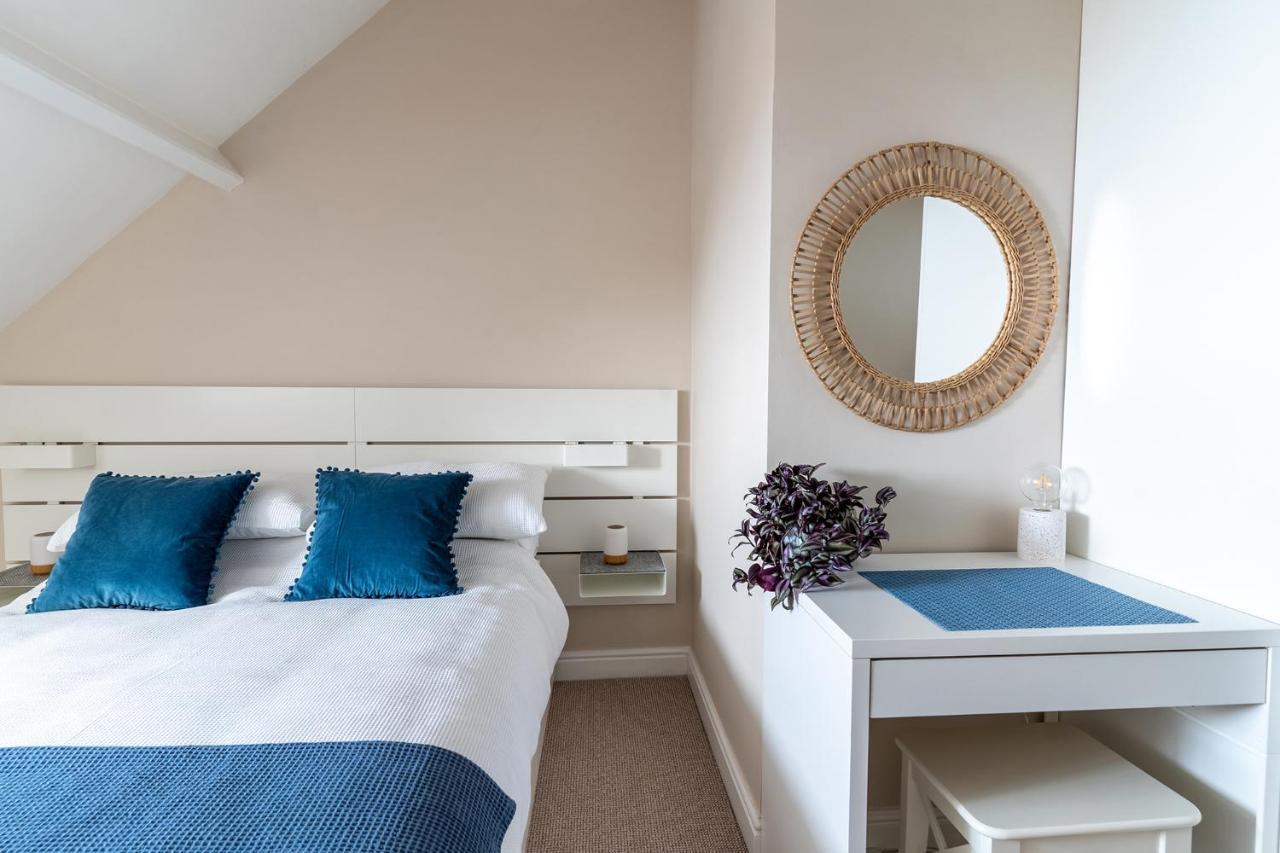 Stowaways Loft Apartment Уитби Екстериор снимка