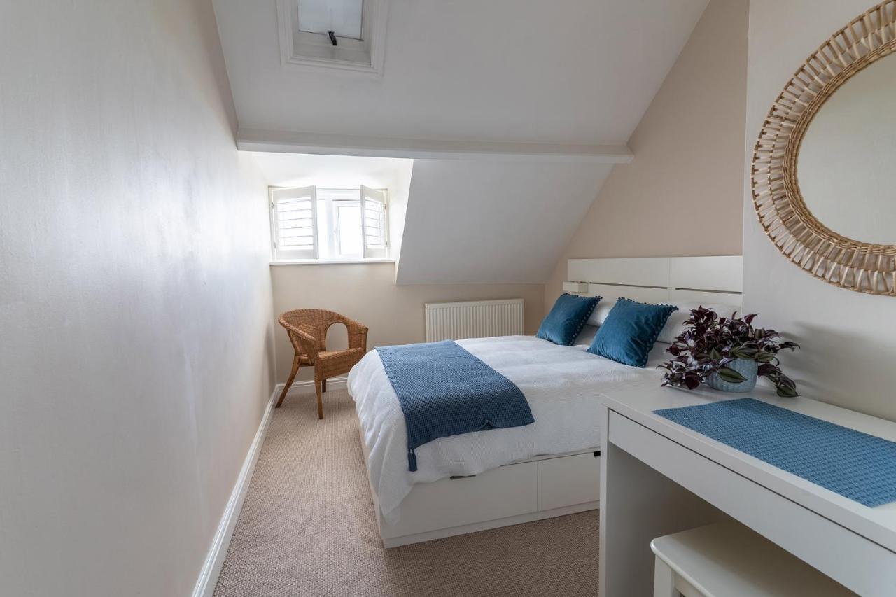Stowaways Loft Apartment Уитби Екстериор снимка