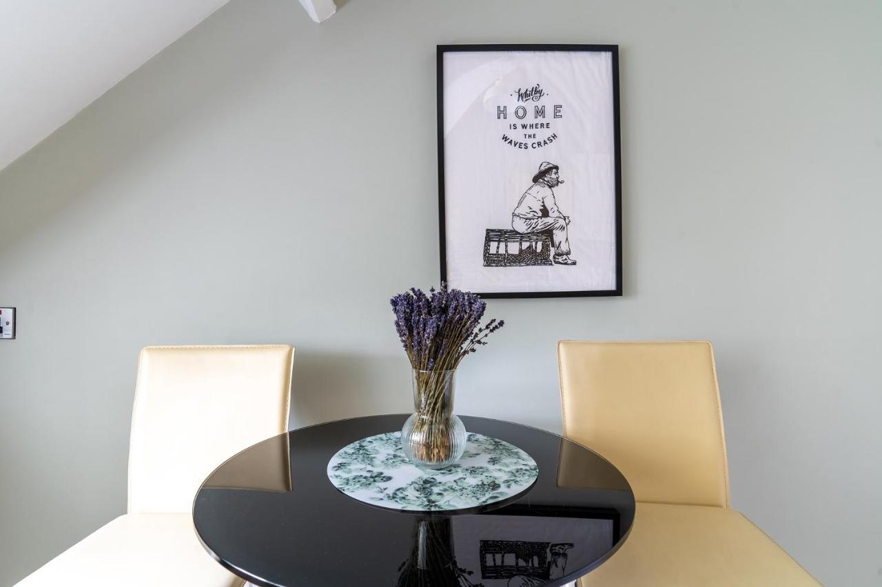 Stowaways Loft Apartment Уитби Екстериор снимка