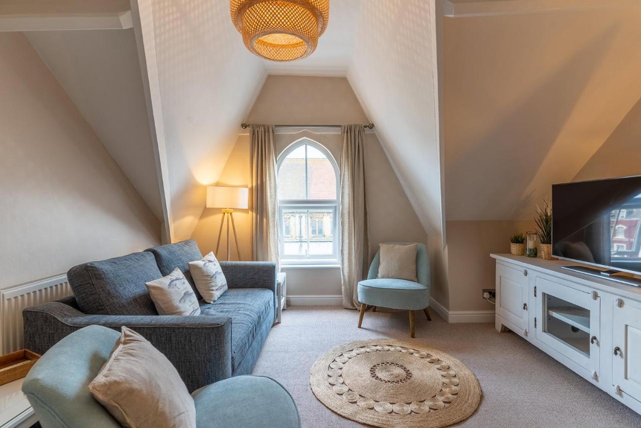 Stowaways Loft Apartment Уитби Екстериор снимка