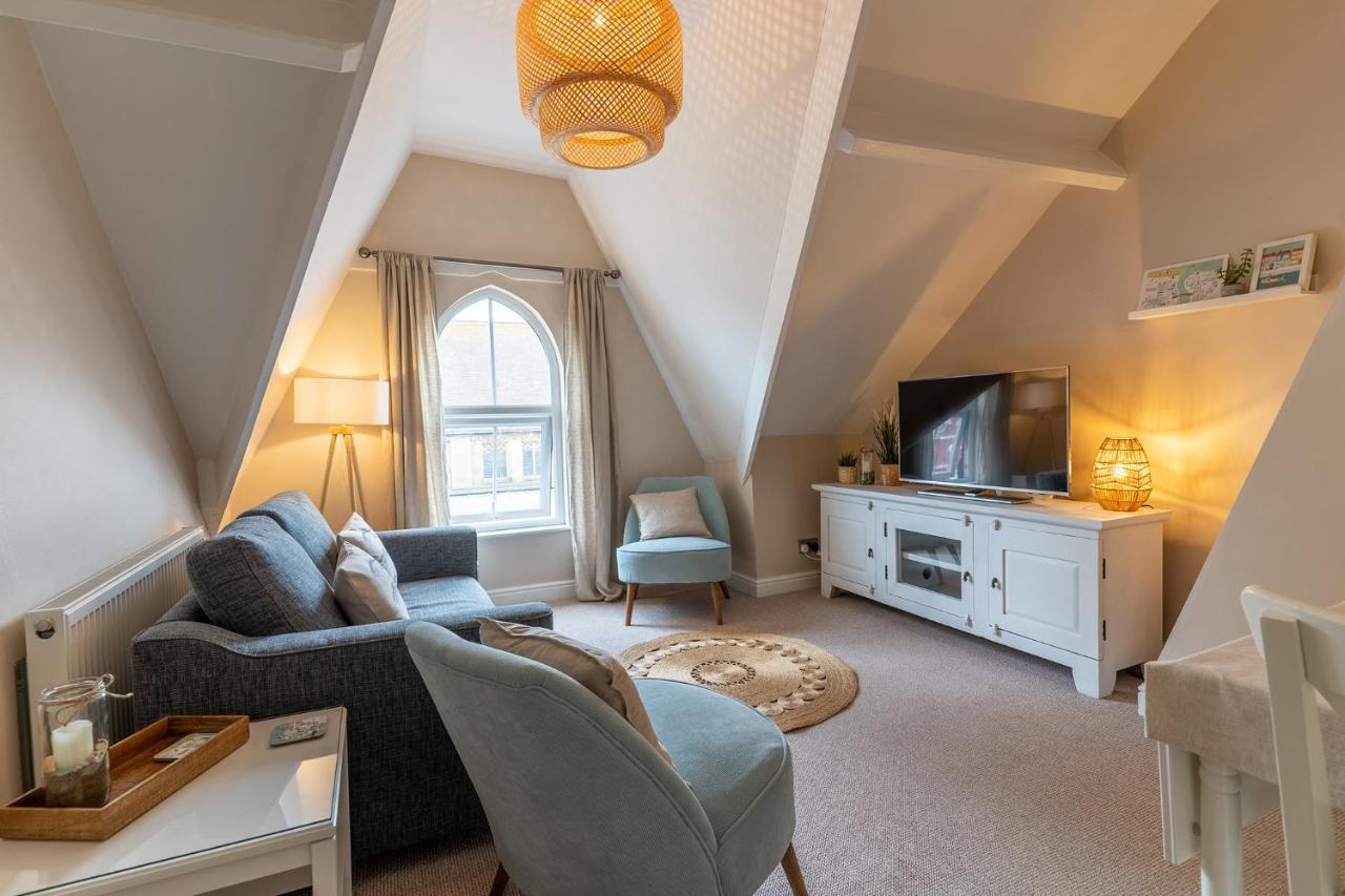 Stowaways Loft Apartment Уитби Екстериор снимка